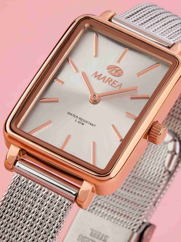 Foto con perspectiva del reloj plata y blanco