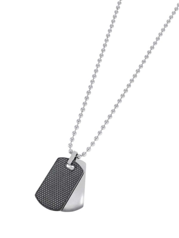 Cadena con placa frontal negra con dibujo y placa trasera brillante